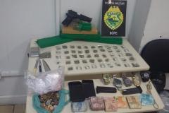 BOPE apreende mais de 4 quilos de drogas e R$ 2 mil em dinheiro na CIC e no centro de Curitiba