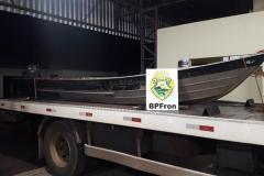 BPFron apreende embarcação, contrabando e cumpre três Mandados de Busca e Apreensão no Oeste do estado