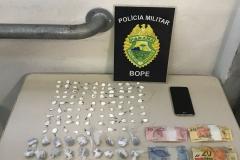 BOPE prende homem que estava com maconha e cocaína na CIC, em Curitiba