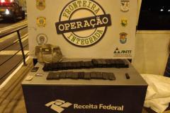 Na Ponte da Amizade, BPFron apreende carregadores de fuzil e de pistola 