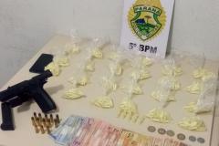 Policiais militares apreendem 700 pinos de cocaína e R$ 1.847,00 no Norte do Paraná
