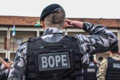 BOPE prende casal suspeito de praticar tráfico de drogas em Almirante Tamandaré