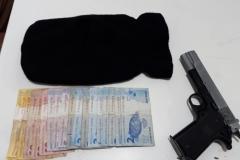 Em ação rápida, homem e adolescente, suspeitos de praticar roubo, são encaminhados pela PM em Guaratuba (PR)