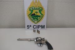 Duas armas de fogo, uma arma branca e munições são apreendidas no Noroeste do Paraná