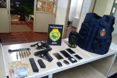Roubo a supermercado termina com cinco encaminhados, armas e objetos apreendidos em Curitiba 
