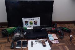 PM prende trio logo após roubo a uma chácara em Tibagi (PR); objetos são recuperados e arma de fogo apreendida