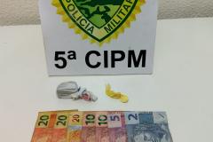 Dois suspeitos são encaminhados pela PM por suposto envolvimento com o tráfico de drogas em Cianorte (PR) 