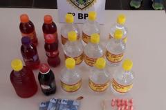 Garrafas de bebidas alcoólicas e drogas são apreendidas pela Polícia Militar no Norte do Estado