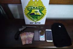 Drogas, dinheiro, munições e uma arma de fogo são apreendidas pela Polícia Militar nos Campos Gerais