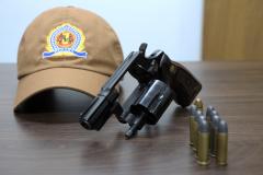 Arma de fogo com numeração raspada é apreendida pela Polícia Militar em Matinhos 