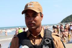 Policial militar de folga salva rapaz e evita tragédia na praia Brava de Matinhos (PR)