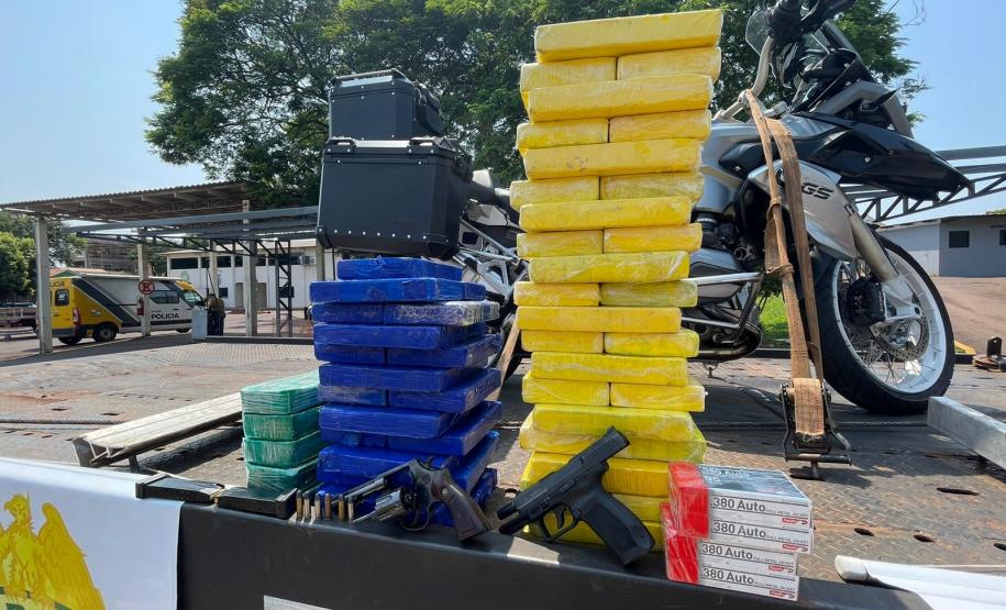 PM prende casal com mais de 72 Kg de drogas, duas armas e 234 munições em Assis Chateaubriand.