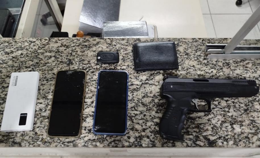 Polícia Militar do Paraná prende dois homens e recupera veículo, em rodovia da capital