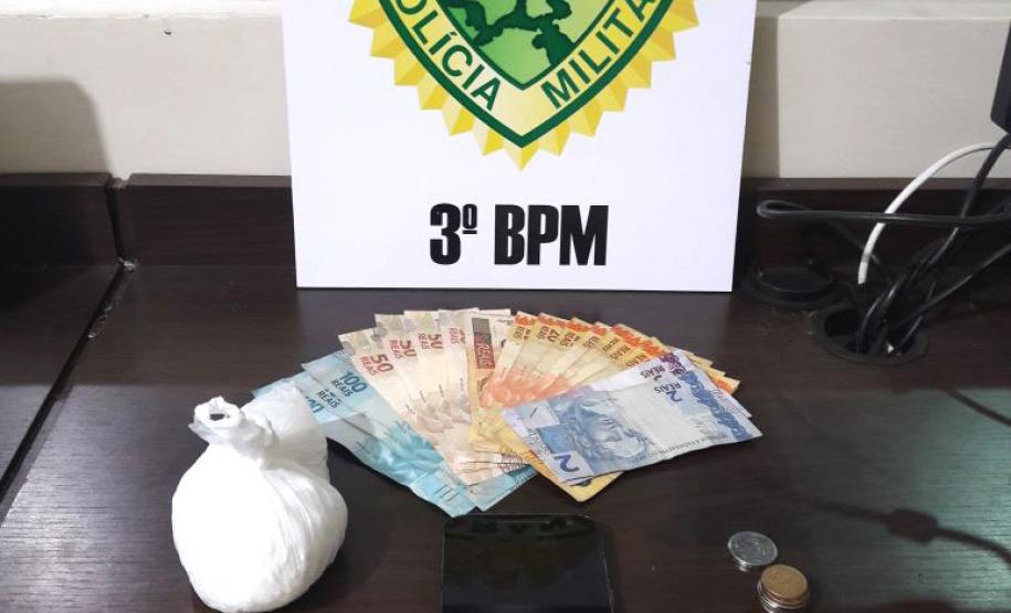 Crack é apreendido com passageira de ônibus em Pato Branco (PR) Crack é apreendido com passageira de ônibus em Pato Branco (PR)